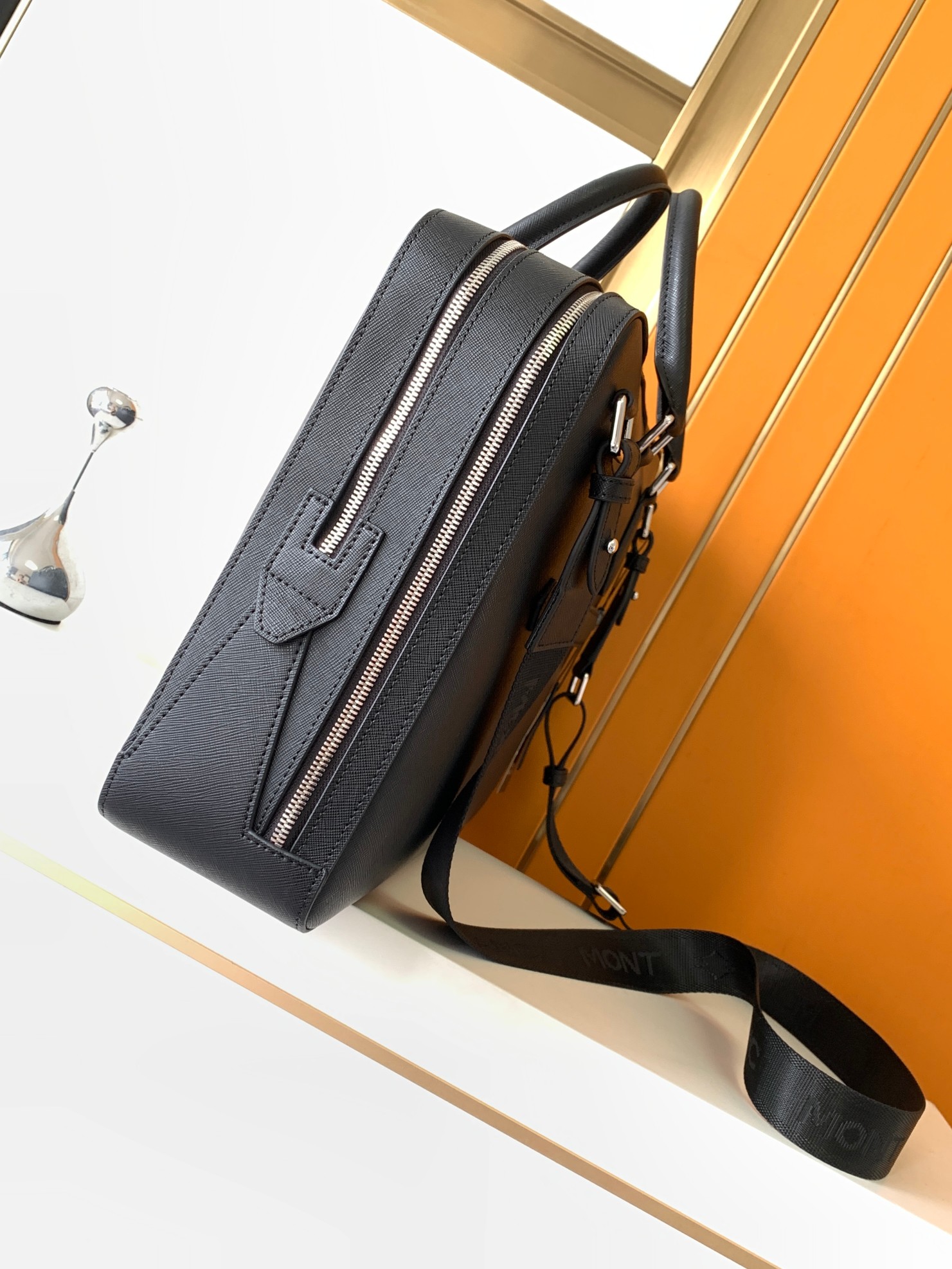 Luxury Men's Top-Handle Bags P - đánh giá và giá Luxury Bags Laptop