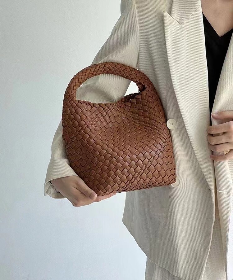 Designer luxury bag Woven tote - đánh giá và giá Luxury Bags Price