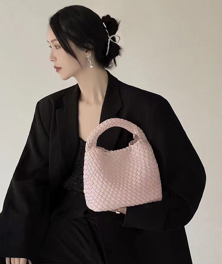 Designer luxury bag Woven tote - đánh giá và giá Luxury Bags Price
