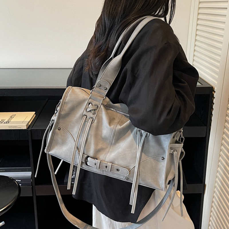 Y2K motorcycle bag for women l - đánh giá và giá Luxury Bags Price